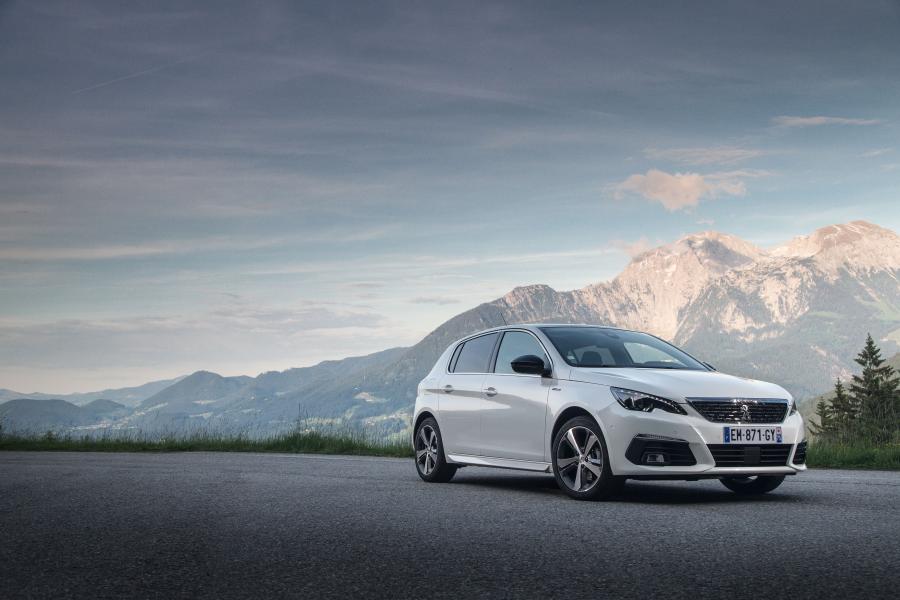  Peugeot 308 GT Line 2017 года  (WW) (фото 9 из 45)